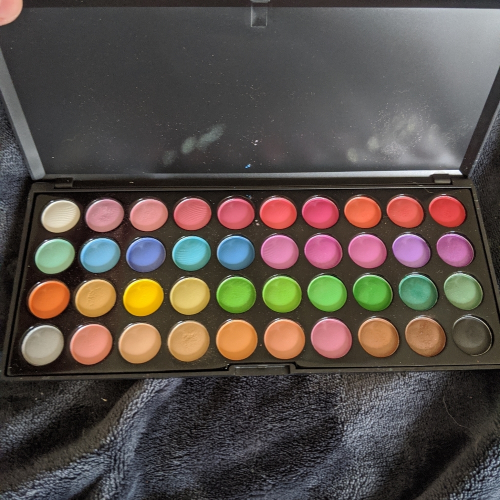 Eyeshadow - Picture 2 of 2